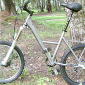 foto of titanium custom bike