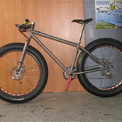 foto of titanium fatbike