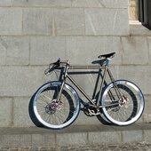 Фото титанового кроссового велосипеда